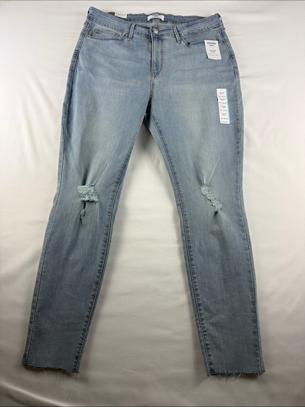 DENIZEN from Levi’s High Rise Skinny Jeans Women’s 34 NWT Raw Hem